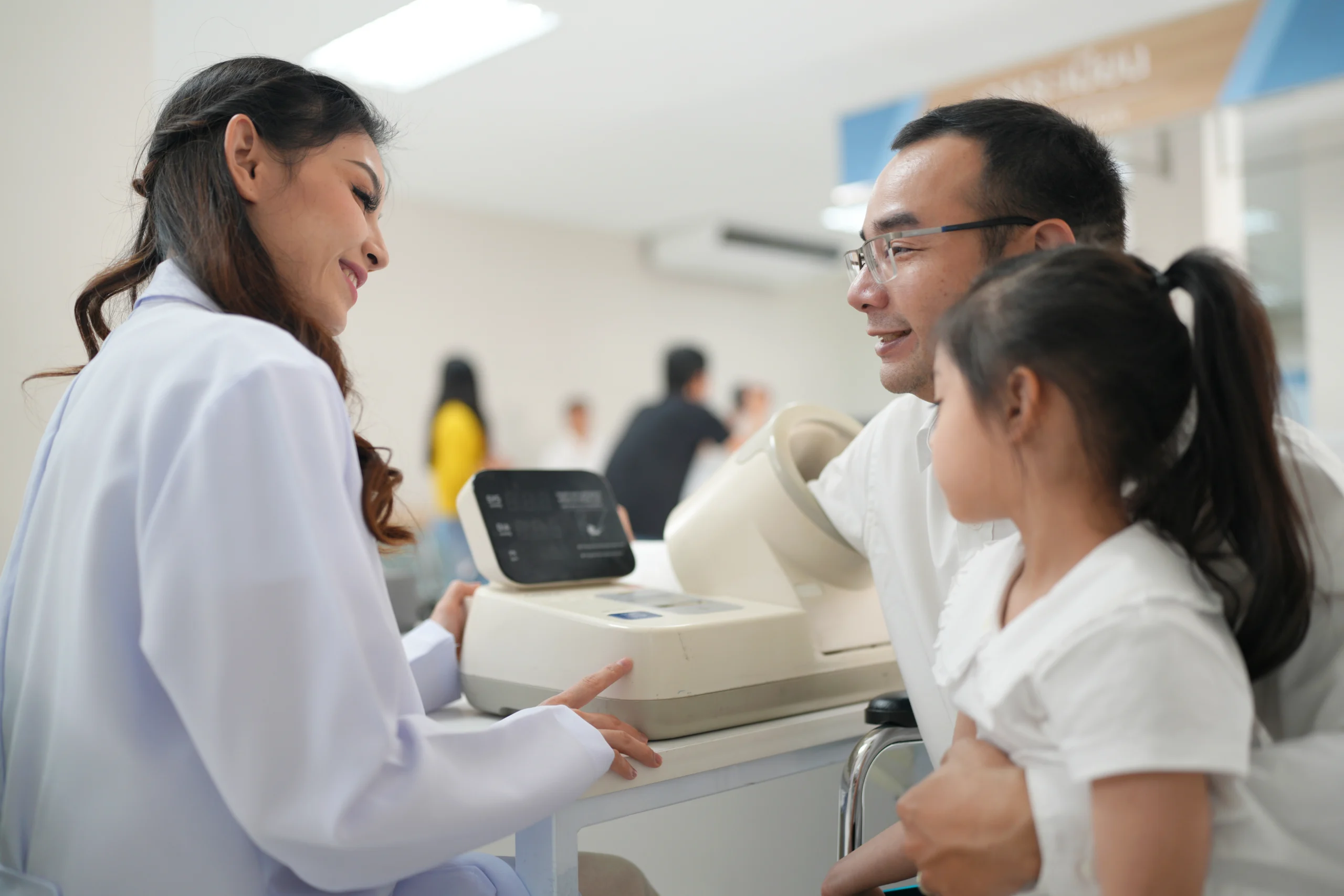 Doctor consulting with patient at MedComplete