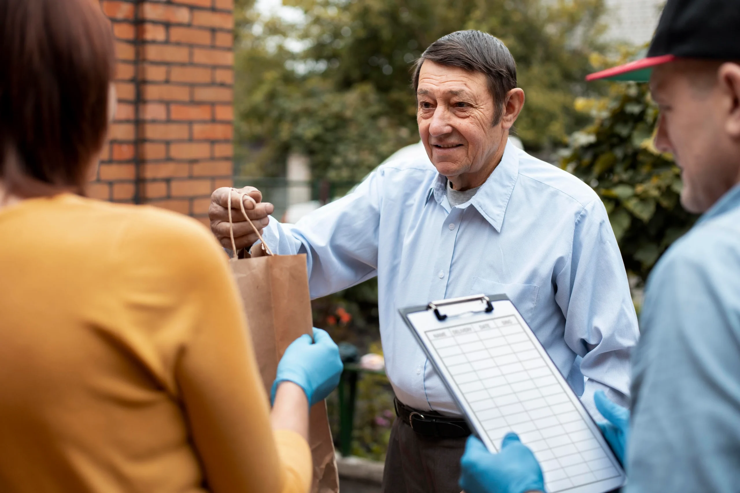 Doctor consulting with patient at MedComplete
